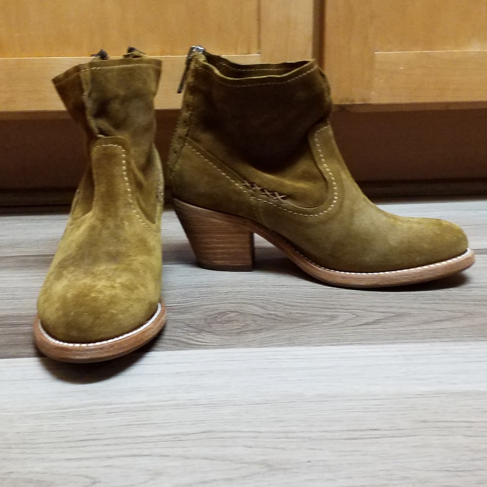 Frye Low Top " Leslie" Booties